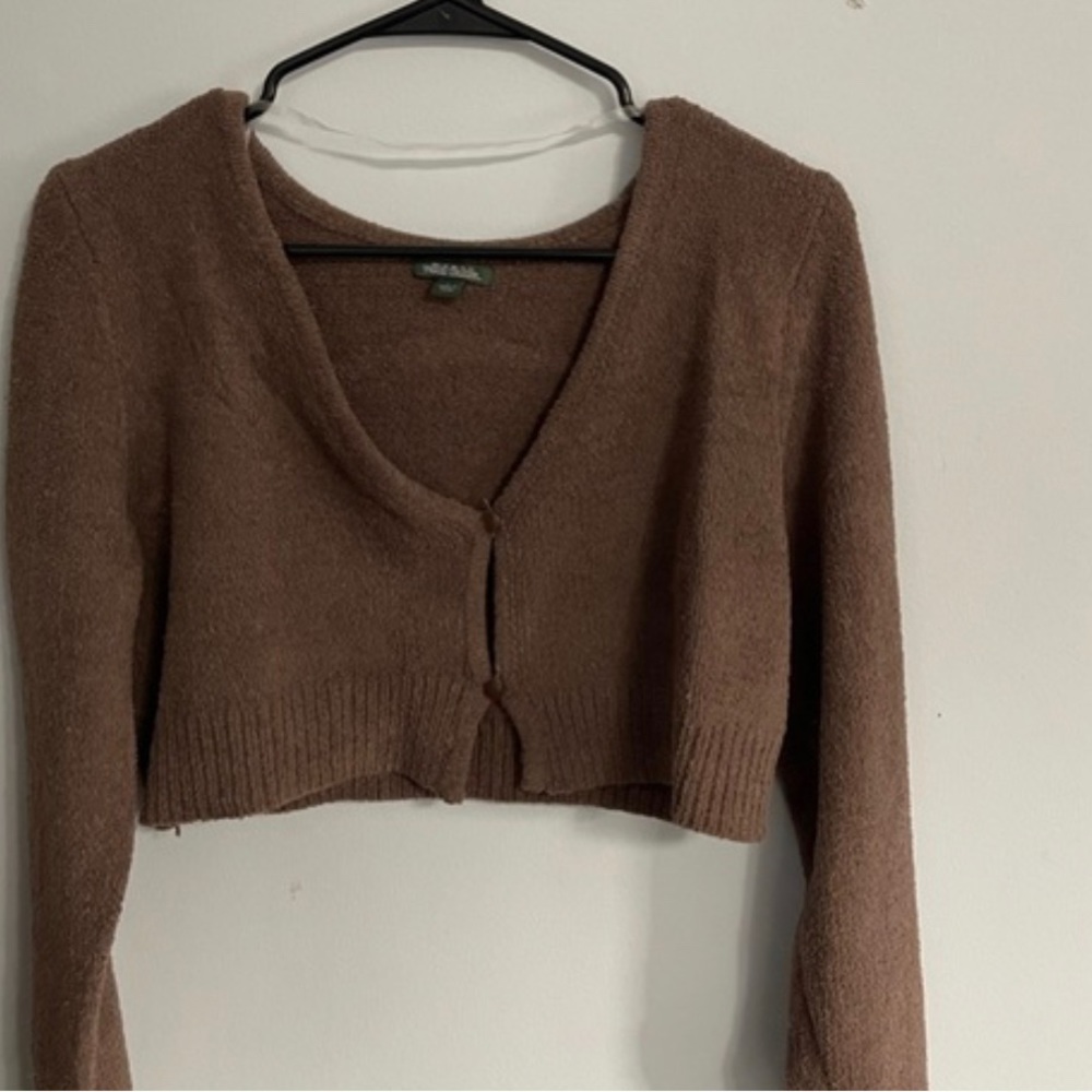 Im selling a cropped cardigan sweater. The brand is wild fable. Very soft